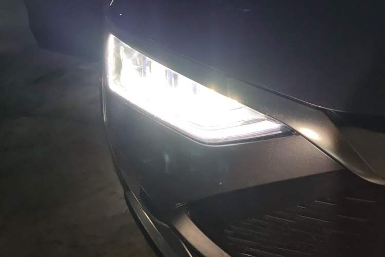 Used BYD Han 2020 DM Four-Wheel Drive Performance Edition Luxury Model Right Front Headlight