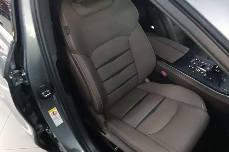 Used BYD Han 2020 DM Four-Wheel Drive Performance Edition Luxury Model Right Front Seat