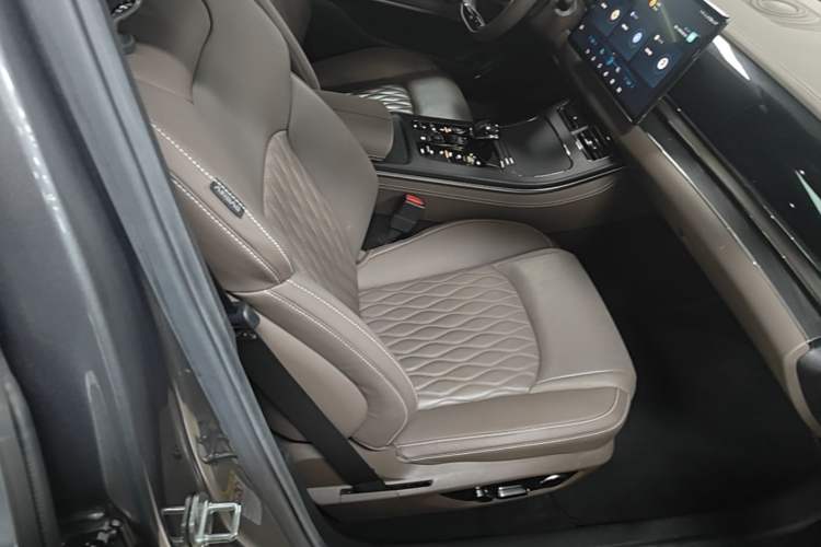 Used BYD Han 2020 DM Four-Wheel Drive Performance Edition Prestige Model Right Front Seat