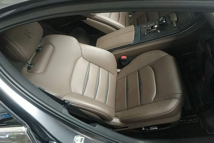 Used BYD Han 2020 DM Four-Wheel Drive Performance Edition Luxury Model Right Front Seat