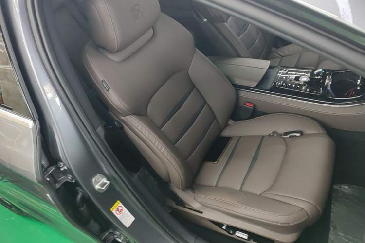 Used BYD Han 2020 DM Four-Wheel Drive Performance Edition Luxury Model Right Front Seat