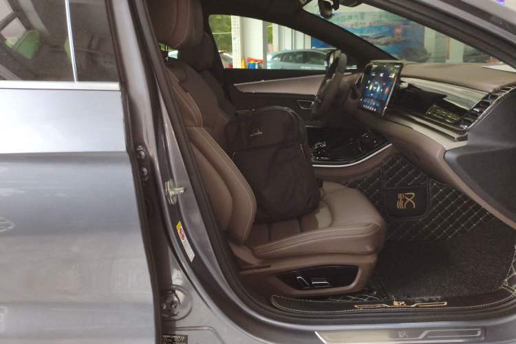Used BYD Han 2020 DM Four-Wheel Drive Performance Edition Luxury Model Right Front Seat