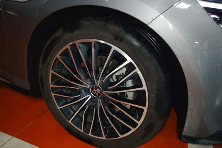 Used BYD Han 2020 EV Long-Range Luxury Model Right Front Wheel Hub