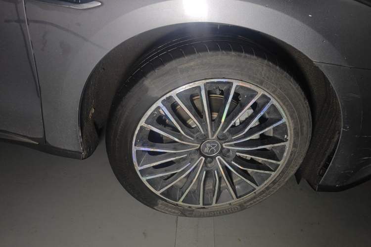 Used BYD Han 2020 DM Four-Wheel Drive Performance Edition Prestige Model Right Front Wheel Hub