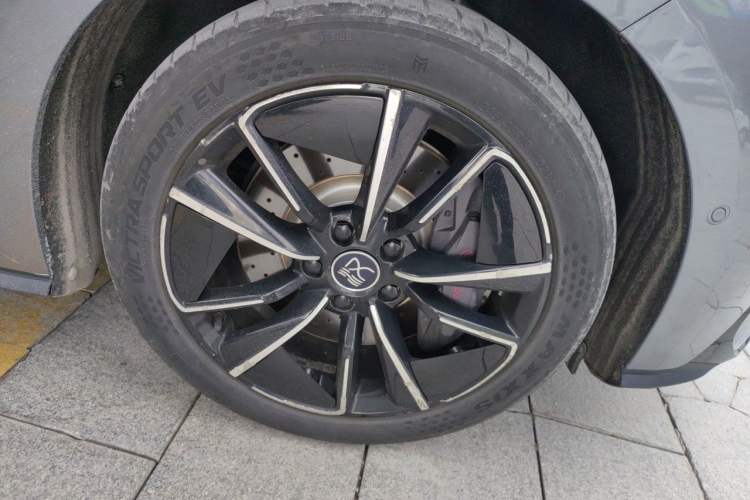 Used BYD Han 2020 EV Four-Wheel Drive High-Performance Flagship Model Right Front Wheel Hub