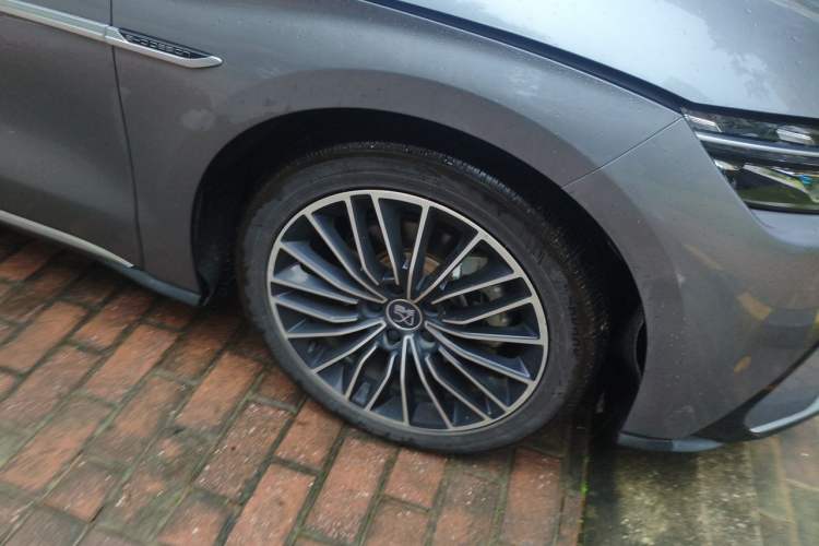 Used BYD Han 2020 EV Long-Range Luxury Model Right Front Wheel Hub