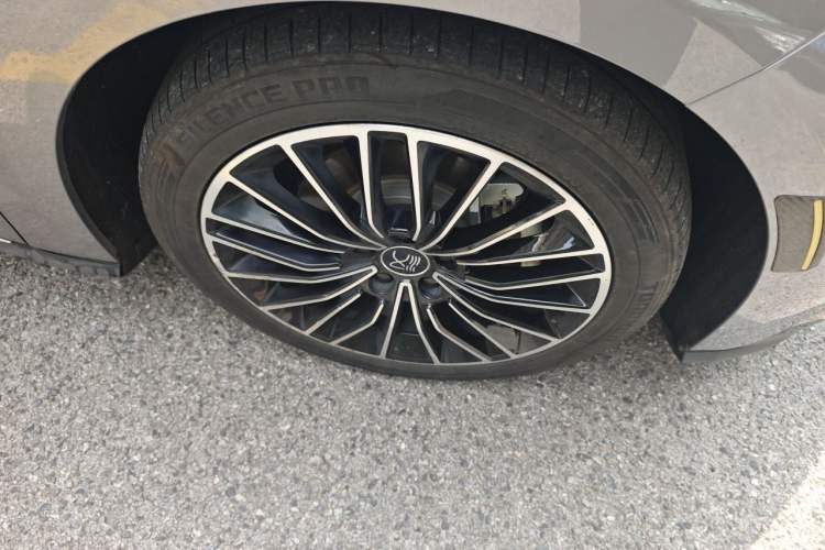 Used BYD Han 2020 EV Long-Range Luxury Model Right Front Wheel Hub