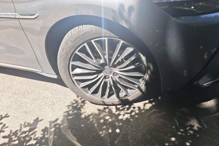 Used BYD Han 2020 EV Long-Range Luxury Model Right Front Wheel Hub