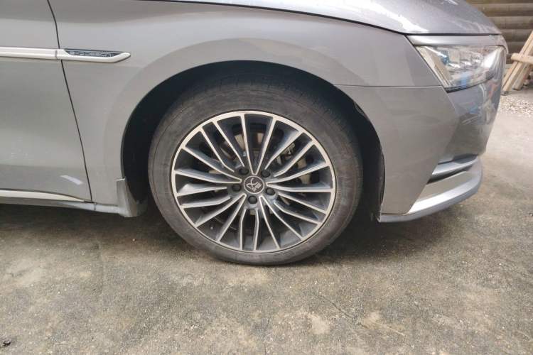 Used BYD Han 2020 DM Four-Wheel Drive Performance Edition Prestige Model Right Front Wheel Hub