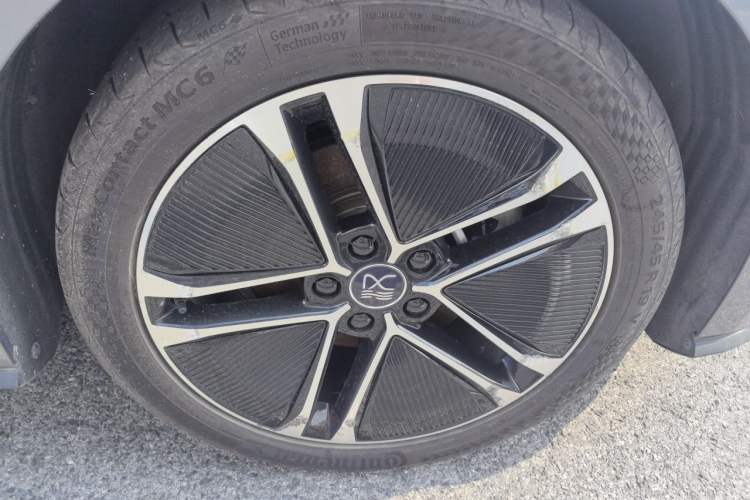 Used BYD Han 2020 EV Long-Range Deluxe Model Right Front Wheel Hub