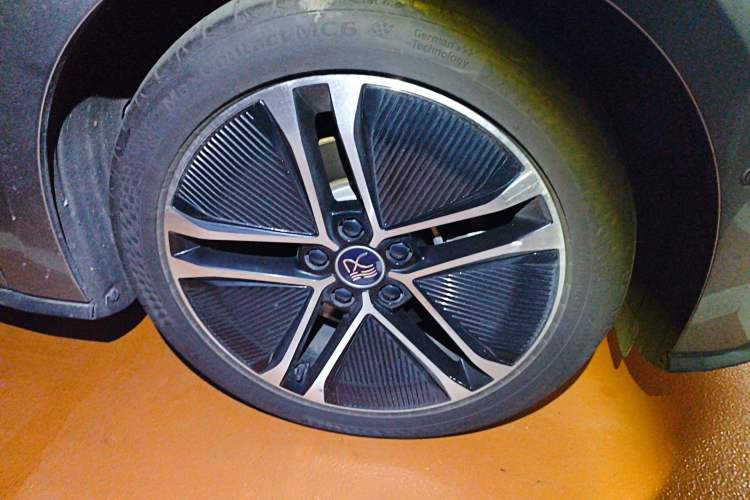 Used BYD Han 2020 EV Long-Range Deluxe Model Right Front Wheel Hub
