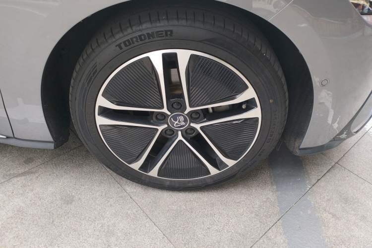 Used BYD Han 2020 EV Long-Range Deluxe Model Right Front Wheel Hub