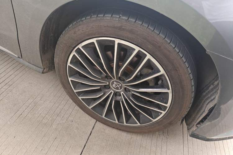 Used BYD Han 2020 DM Four-Wheel Drive Performance Edition Prestige Model Right Front Wheel Hub