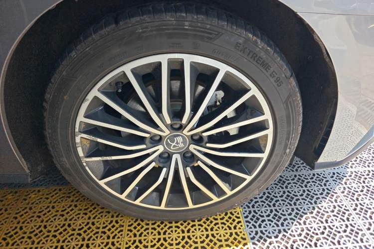 Used BYD Han 2020 DM Four-Wheel Drive Performance Edition Luxury Model Right Front Wheel Hub