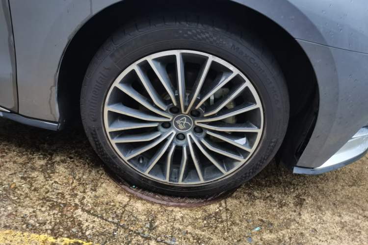 Used BYD Han 2020 DM Four-Wheel Drive Performance Edition Luxury Model Right Front Wheel Hub