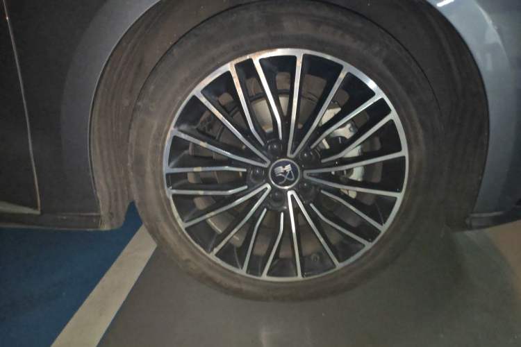 Used BYD Han 2020 EV Long-Range Luxury Model Right Front Wheel Hub