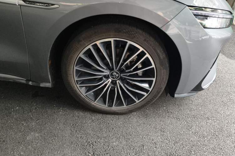Used BYD Han 2020 EV Long-Range Luxury Model Right Front Wheel Hub