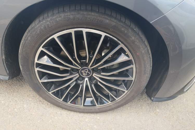Used BYD Han 2020 EV Long-Range Luxury Model Right Front Wheel Hub