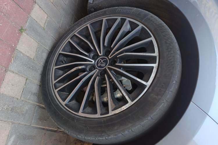 Used BYD Han 2020 EV Long-Range Luxury Model Right Front Wheel Hub