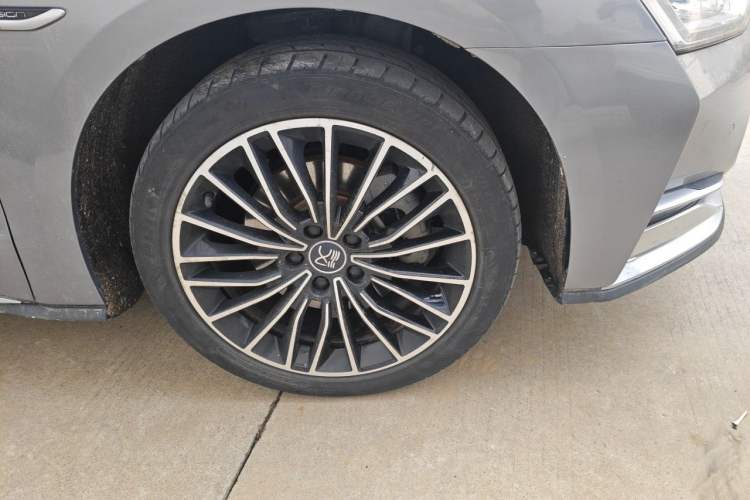 Used BYD Han 2020 DM Four-Wheel Drive Performance Edition Luxury Model Right Front Wheel Hub