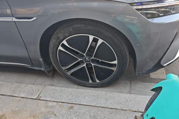 Used BYD Han 2020 EV Long-Range Deluxe Model Right Front Wheel Hub