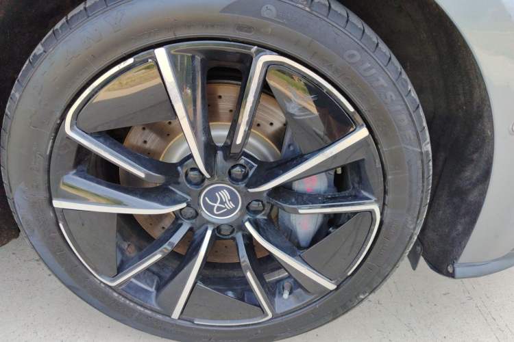 Used BYD Han 2020 EV Four-Wheel Drive High-Performance Flagship Model Right Front Wheel Hub