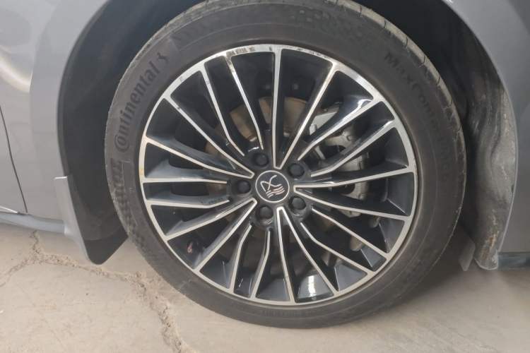 Used BYD Han 2020 EV Long-Range Luxury Model Right Front Wheel Hub