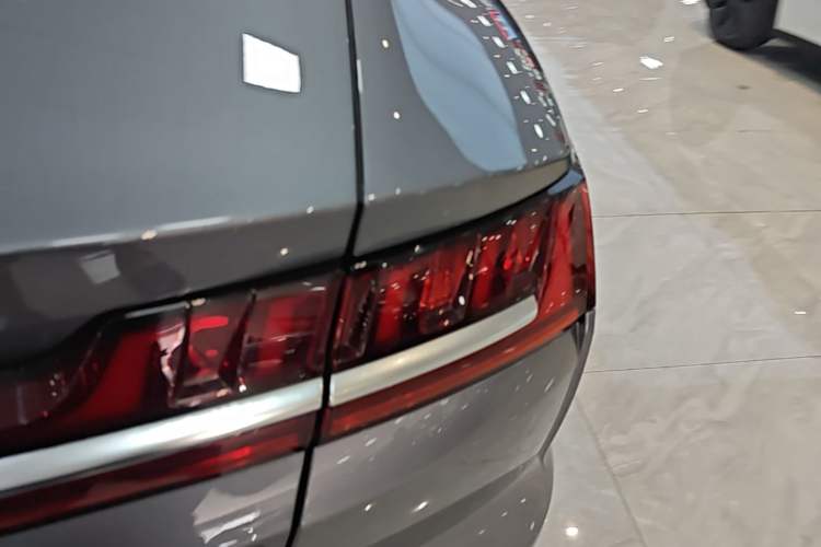Used BYD Han 2020 DM Four-Wheel Drive Performance Edition Prestige Model Right Rear Taillight