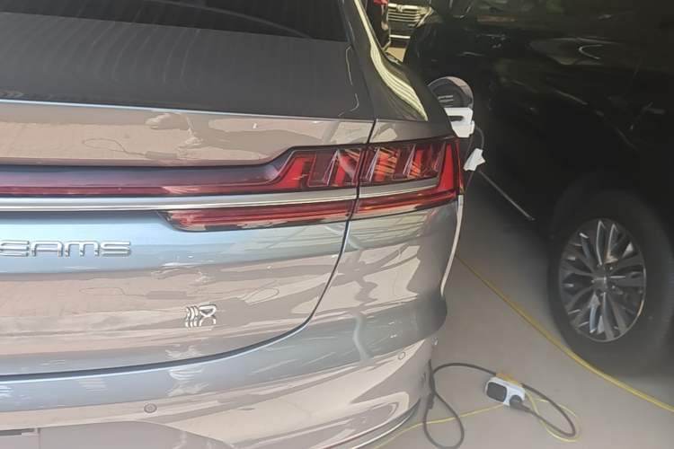 Used BYD Han 2020 DM Four-Wheel Drive Performance Edition Luxury Model Right Rear Taillight