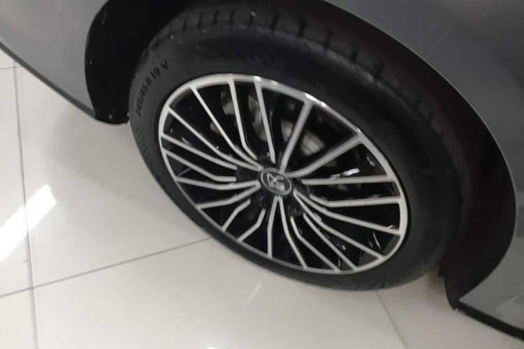 Used BYD Han 2020 DM Four-Wheel Drive Performance Edition Luxury Model Right Rear Wheel Hub