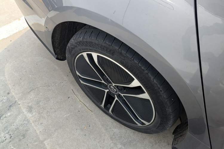 Used BYD Han 2020 EV Long-Range Deluxe Model Right Rear Wheel Hub