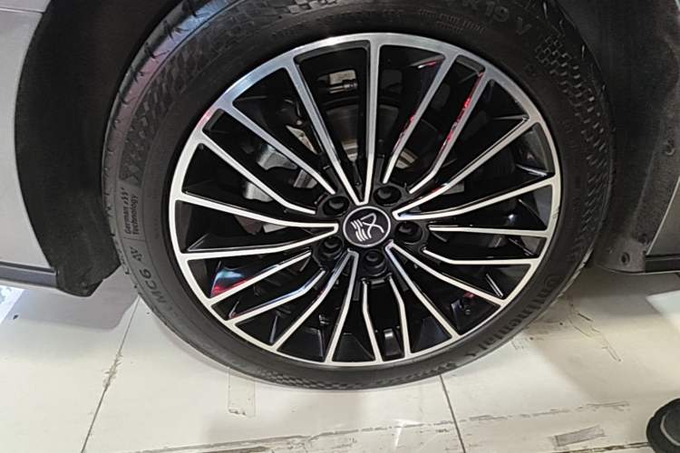 Used BYD Han 2020 EV Long-Range Deluxe Model Right Rear Wheel Hub