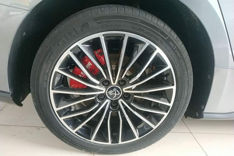 Used BYD Han 2020 DM Four-Wheel Drive Performance Edition Luxury Model Right Rear Wheel Hub