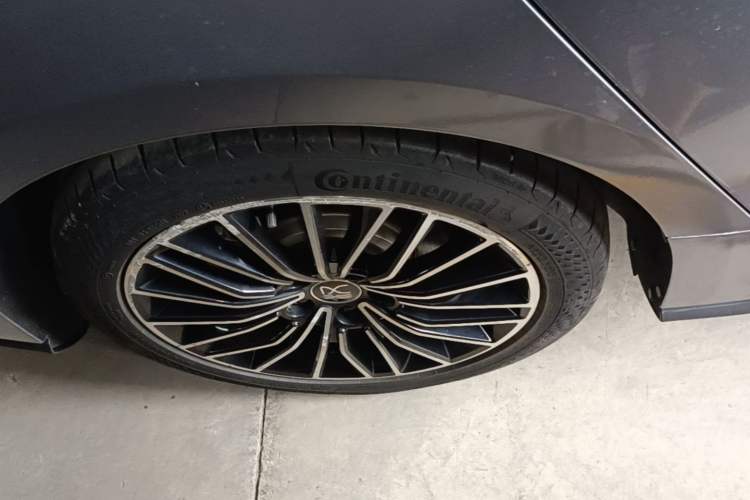 Used BYD Han 2020 EV Long-Range Luxury Model Right Rear Wheel Hub