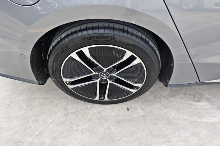 Used BYD Han 2020 EV Long-Range Luxury Model Right Rear Wheel Hub