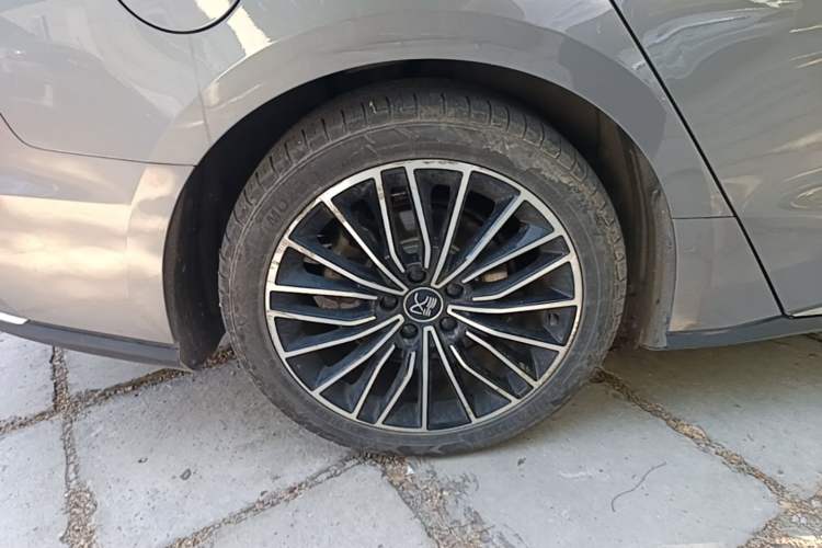 Used BYD Han 2020 EV Long-Range Luxury Model Right Rear Wheel Hub