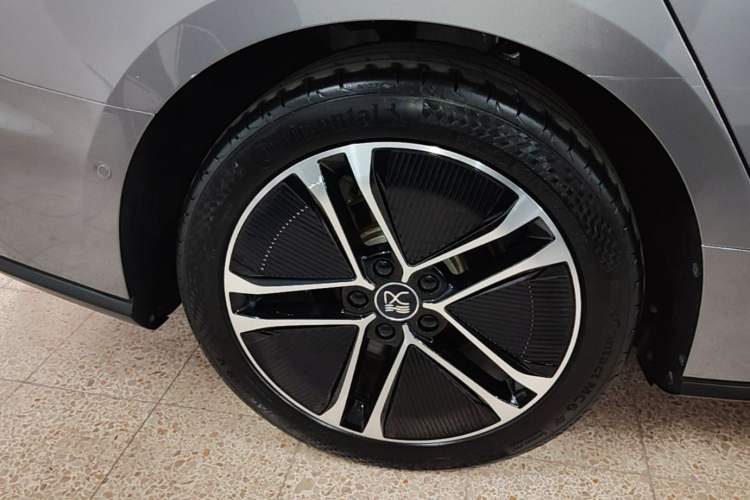 Used BYD Han 2020 EV Long-Range Deluxe Model Right Rear Wheel Hub