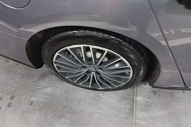 Used BYD Han 2020 EV Long-Range Luxury Model Right Rear Wheel Hub