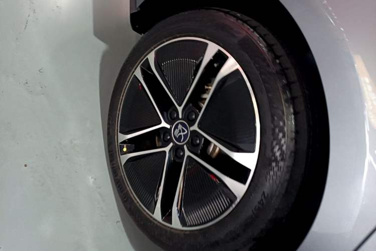 Used BYD Han 2020 EV Long-Range Deluxe Model Right Rear Wheel Hub