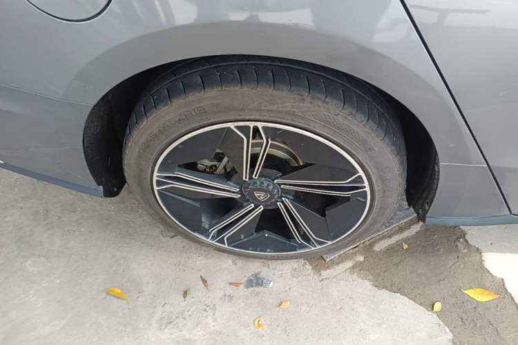 Used BYD Han 2020 EV Long-Range Luxury Model Right Rear Wheel Hub
