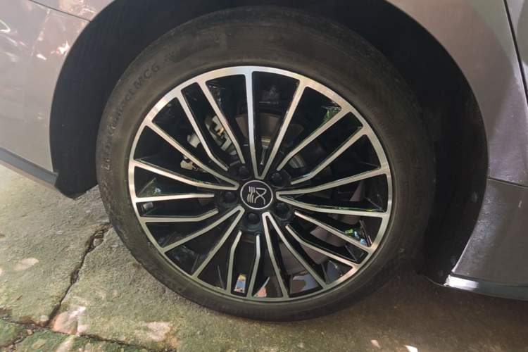 Used BYD Han 2020 EV Long-Range Luxury Model Right Rear Wheel Hub