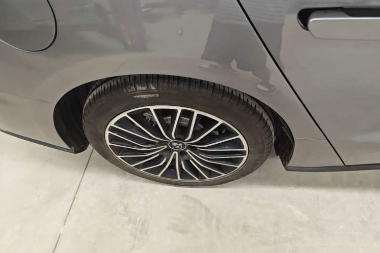 Used BYD Han 2020 EV Long-Range Luxury Model Right Rear Wheel Hub