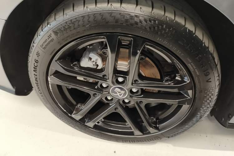Used BYD Han 2020 EV Long-Range Deluxe Model Right Rear Wheel Hub