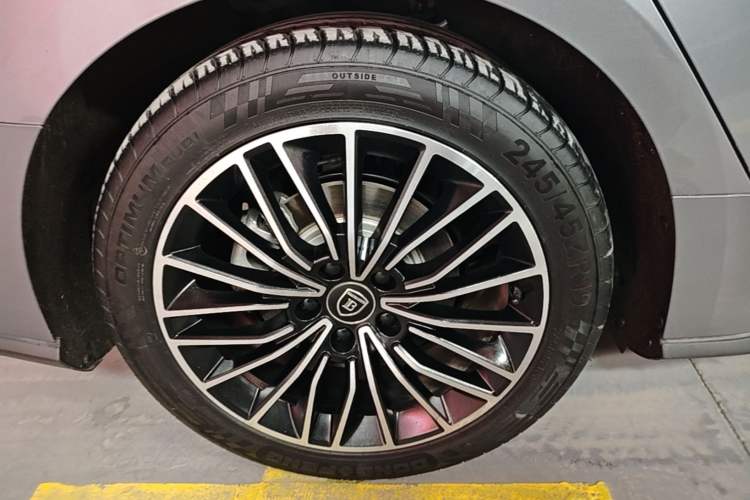 Used BYD Han 2020 EV Long-Range Luxury Model Right Rear Wheel Hub