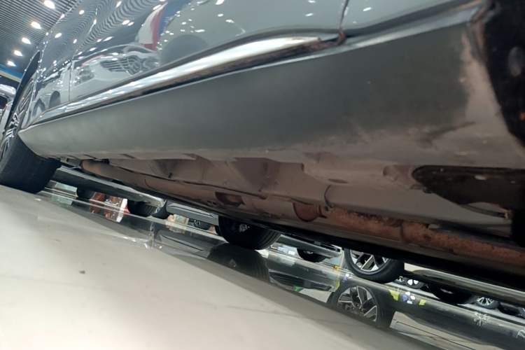 Used BYD Han 2020 DM Four-Wheel Drive Performance Edition Luxury Model Right Side Sill