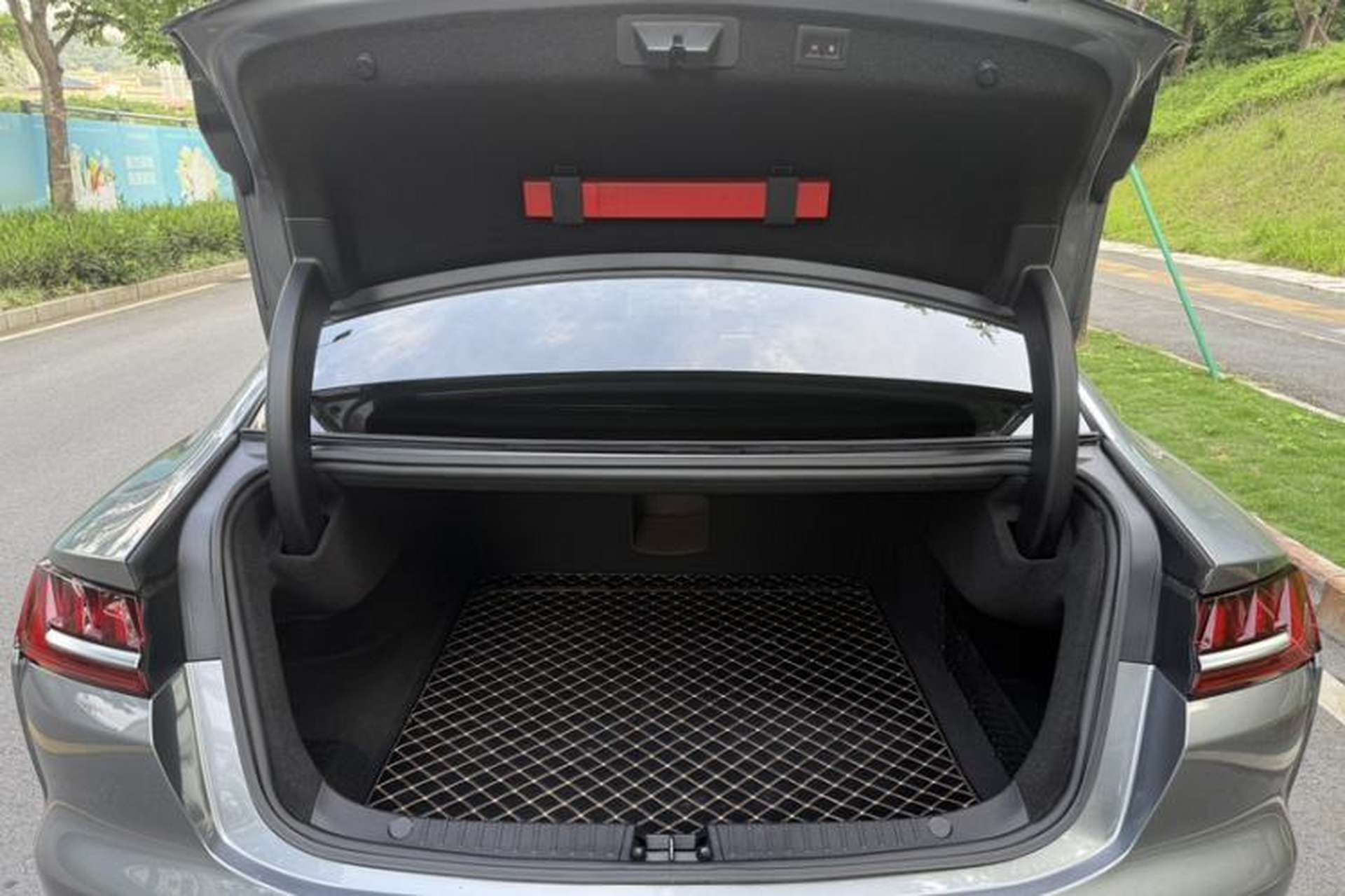 Used BYD Han 2020 DM Four-Wheel Drive Performance Edition Luxury Model Trunk