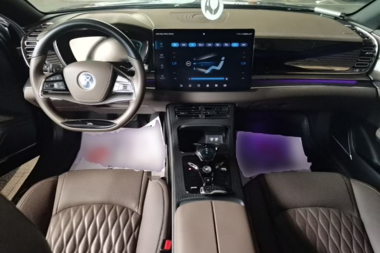 Used BYD Han 2020 DM Four-Wheel Drive Performance Edition Prestige Model Center Console
