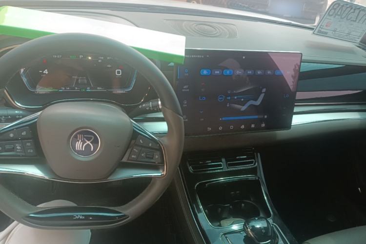 Used BYD Han 2020 DM Four-Wheel Drive Performance Edition Luxury Model Center Console