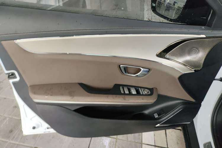 Used BYD Han 2020 DM Four-Wheel Drive Performance Edition Luxury Model Interior 7