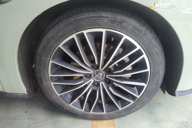 Used BYD Han 2020 EV Long-Range Luxury Model Right Front Wheel Hub